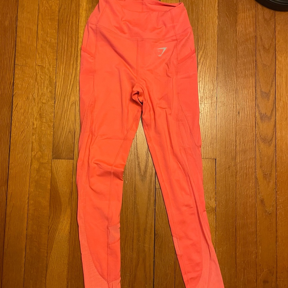 Coral gym shark 7/8 length leggings. Worn twice.